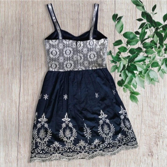 Rue 21 Navy White Lace Embroidered Floral Juniors Mini Sundress Size 7 - Picture 4 of 7
